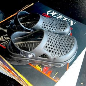 UNLTD 🦏. Crocs brand new!